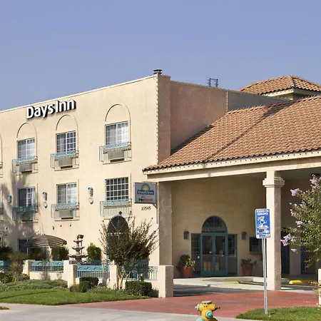 Days Inn By Wyndham Riverside Tyler Mall-3