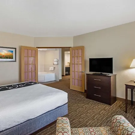 Comfort Inn & Suites Sarasota I75-3