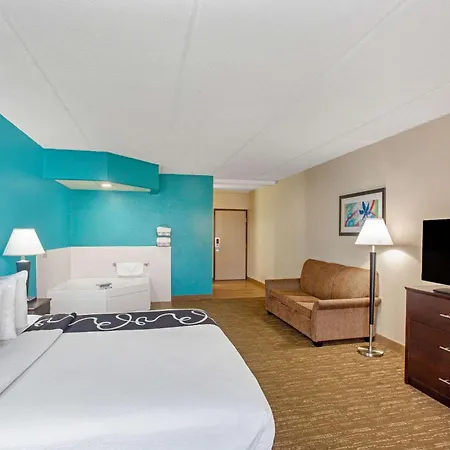 Comfort Inn & Suites Sarasota I75-2