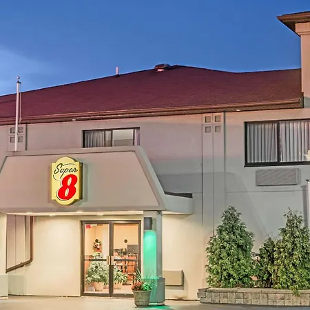 Super 8 By Wyndham Niagara Falls-3