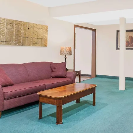 Super 8 By Wyndham Middletown-2
