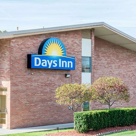 Days Inn By Wyndham Niles-3