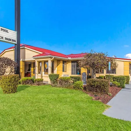 Econo Lodge-3