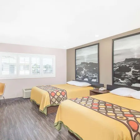 Super 8 By Wyndham National City Chula Vista-3