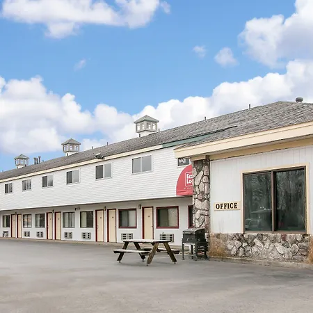 Super 8 By Wyndham Petoskey-2
