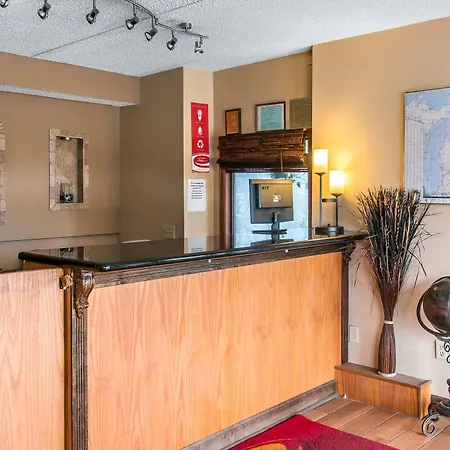 Super 8 By Wyndham Petoskey-3