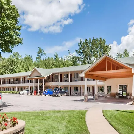 Howard Johnson By Wyndham Traverse City-2