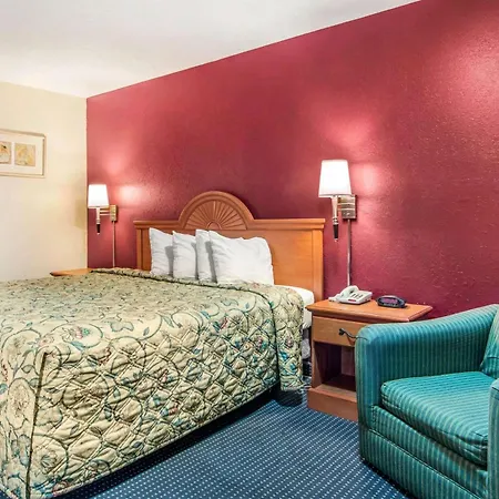 Rodeway Inn La Grange East-2