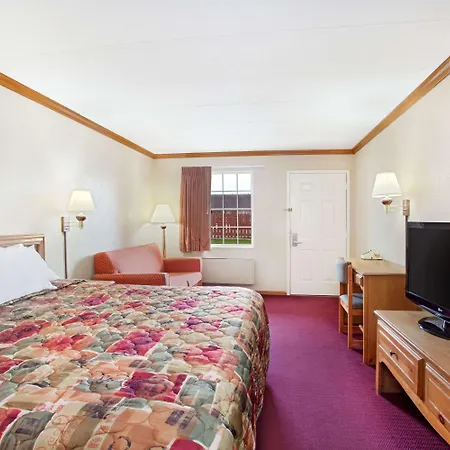 Days Inn By Wyndham Auburn-3