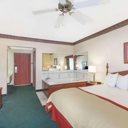 Baymont By Wyndham Jonesboro-2