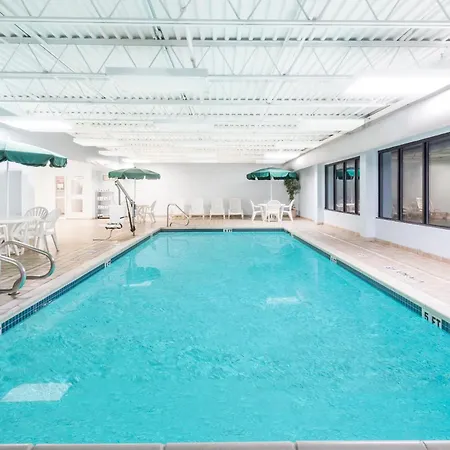Wingate By Wyndham Erie-2