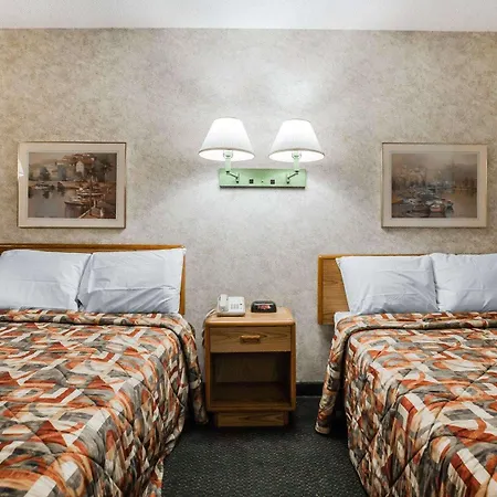 Econo Lodge-3