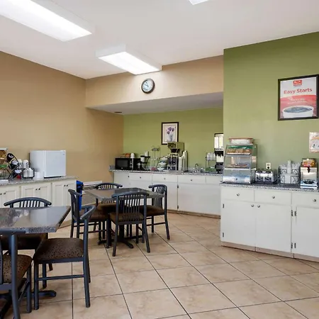 Econo Lodge Belton - Kansas City South-3
