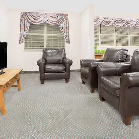 Microtel Inn & Suites By Wyndham Broken Bow-3
