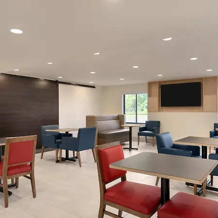 Holiday Inn Express Plattsburgh By Ihg-3