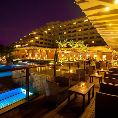 Cinnamon Lakeside-3