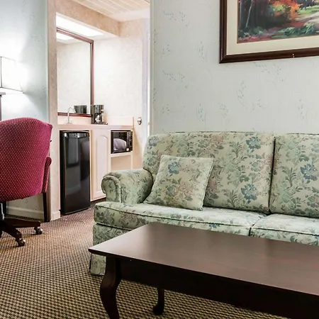 Econo Lodge & Suites Grand Rapids Airport-2