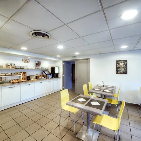 Comfort Aparthotel Besancon La City-3