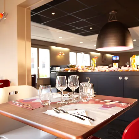 Greet Hotel Versailles - Voisins Le Bretonneux-3