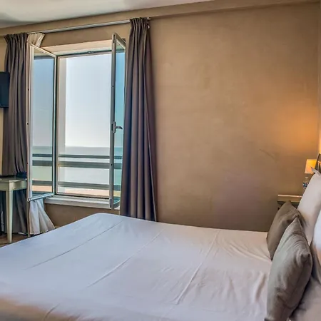 Best Western Hotel De La Plage Saint Marc sur Mer-3