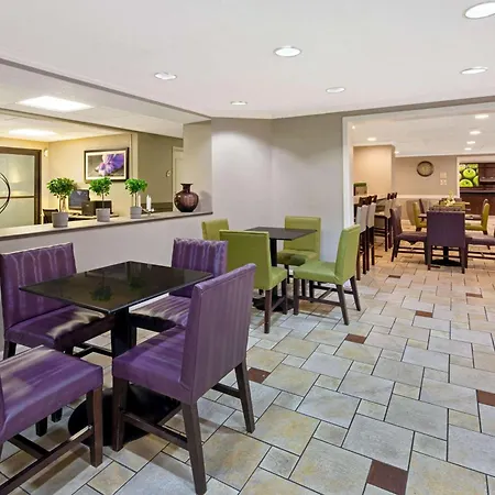 La Quinta By Wyndham Miami Airport East-3