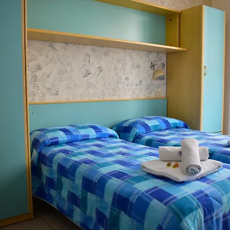 Hotel New Happy-2