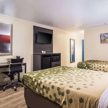 Econo Lodge Garden City - Savannah-2