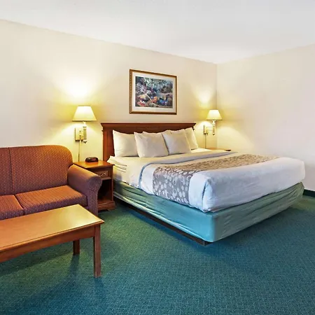 La Quinta Inn By Wyndham Detroit Canton-2