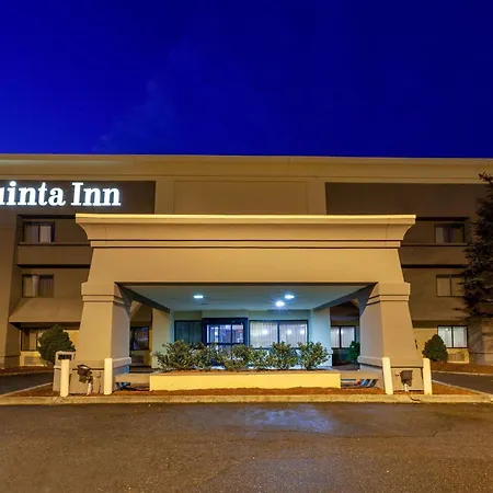 La Quinta Inn By Wyndham Detroit Canton-3