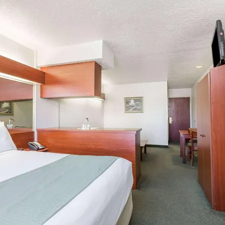 Microtel Inn & Suites Marianna-3