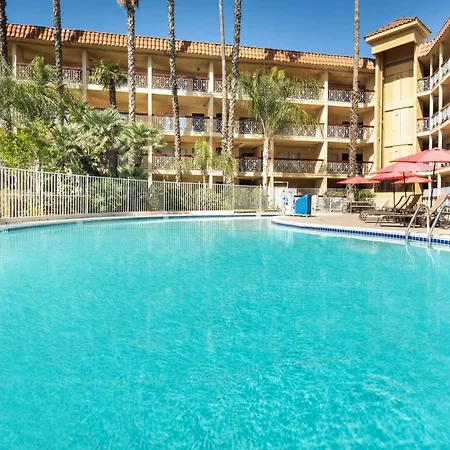 Ramada By Wyndham Burbank Airport-3