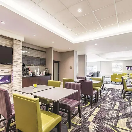 La Quinta By Wyndham Cincinnati Sharonville-3