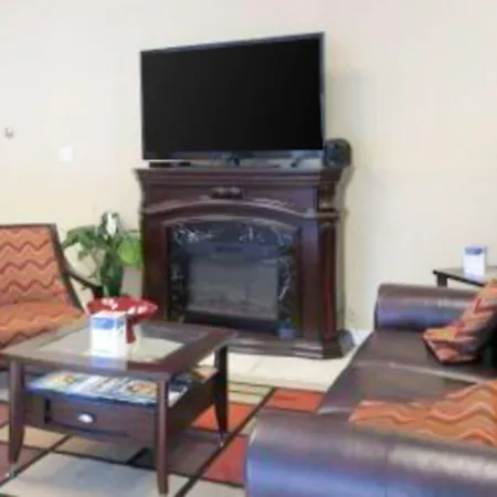 Quality Inn & Suites Airport-2