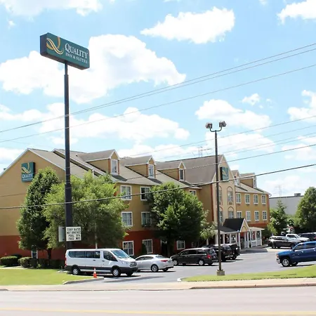 Quality Inn & Suites Cincinnati Sharonville-3
