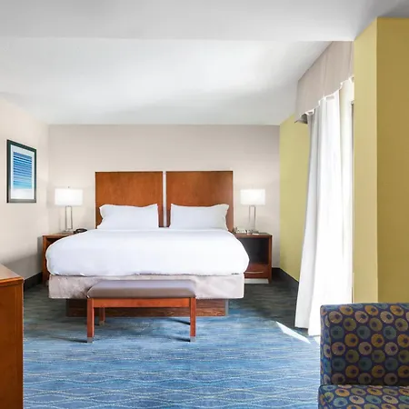 Holiday Inn Express & Suites Wilmington-University Center By Ihg-3