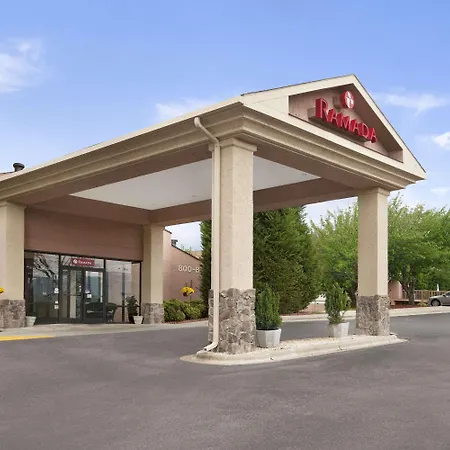 Ramada By Wyndham Asheville Southeast-3