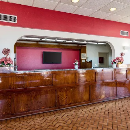 Econo Lodge Inn & Suites Conference Center Dublin-2