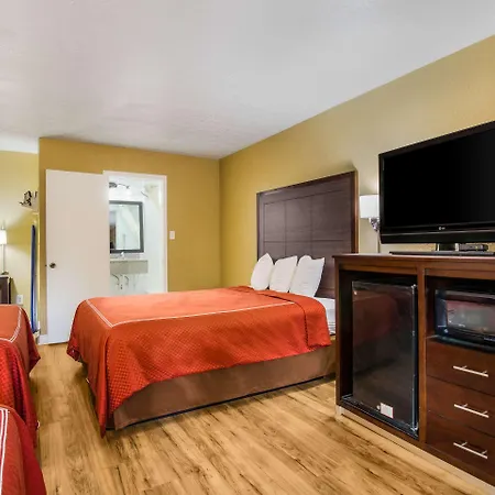 Rodeway Inn-3