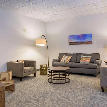 Ramada By Wyndham Boise-3