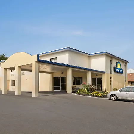 Days Inn By Wyndham Auburn/Finger Lakes Region-2