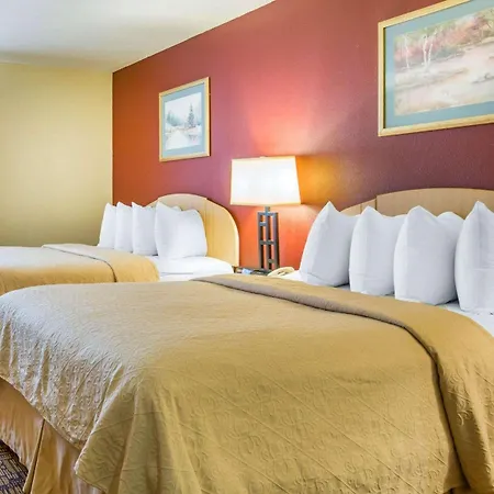 Quality Inn & Suites Weed-3