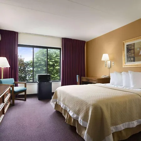 Ramada By Wyndham Pittsburgh/New Stanton-2