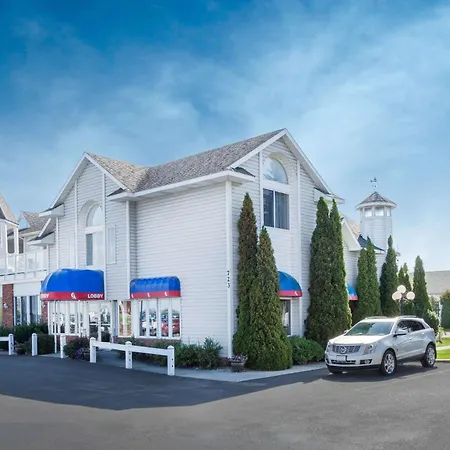 Ramada By Wyndham Mackinaw City Waterfront-3