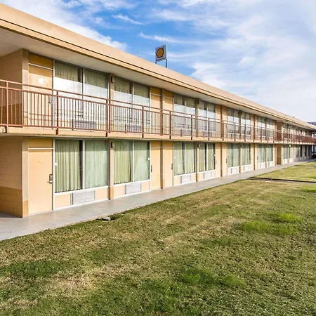 Econo Lodge-2