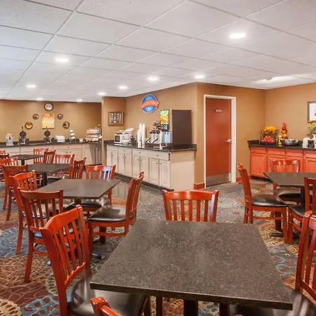 Baymont By Wyndham South Haven-2