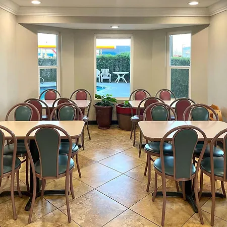 Econo Lodge Inn & Suites Corning Travel Center-2