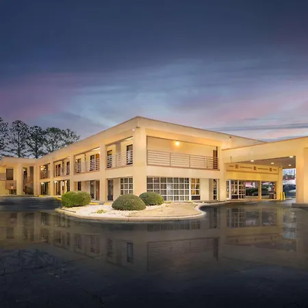 Days Inn By Wyndham Atlanta Stone Mountain-3