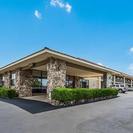 Quality Inn & Suites Hot Springs-Lake Hamilton-2