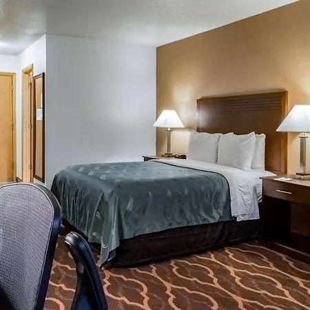 Quality Inn & Suites Vancouver North-2