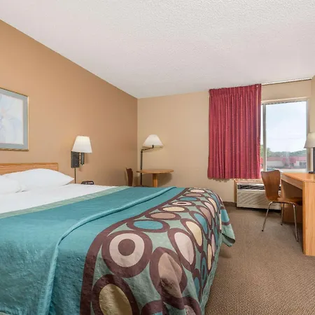 Super 8 By Wyndham Menomonie Wi-2